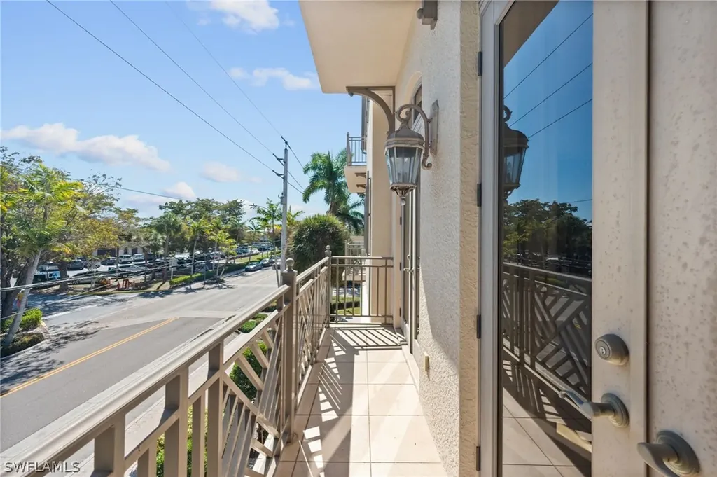 380 10th Street S Naples FL 34102