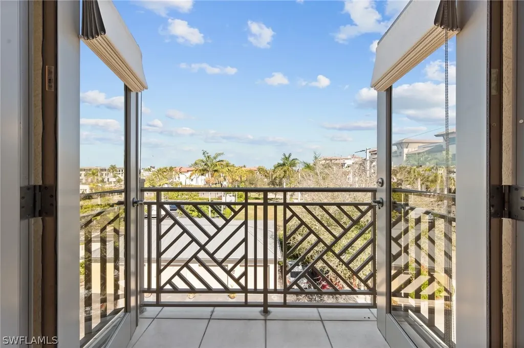 380 10th Street S Naples FL 34102