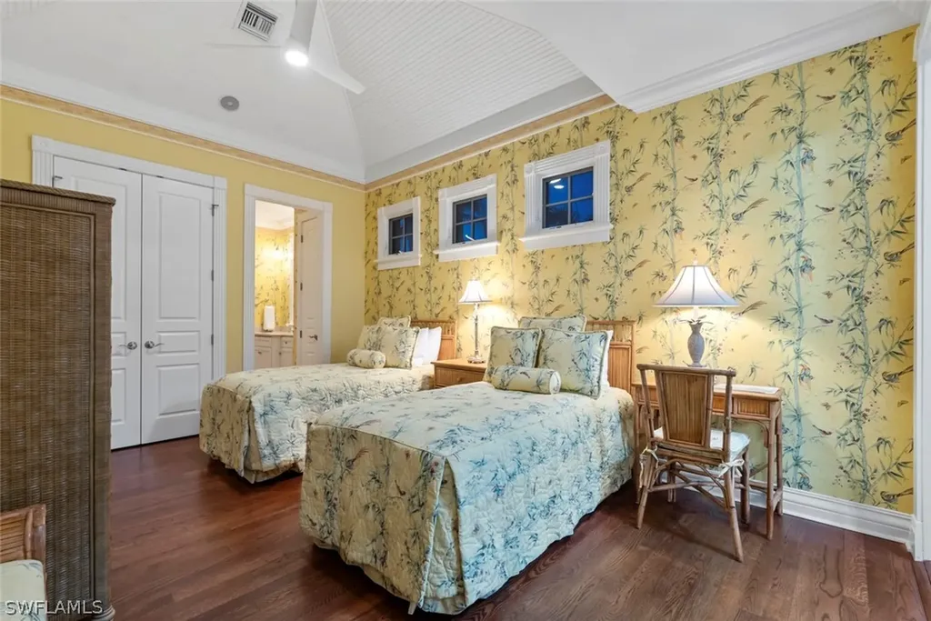 1551 Gulf Shore Boulevard S Naples FL 34102