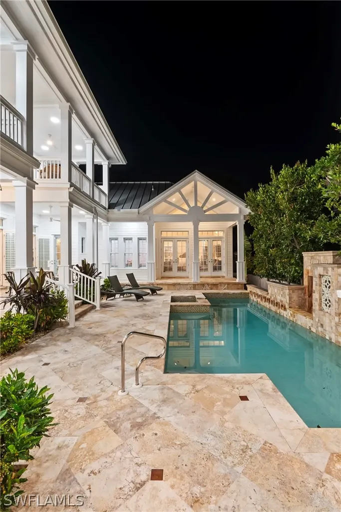 1551 Gulf Shore Boulevard S Naples FL 34102