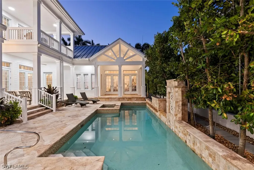 1551 Gulf Shore Boulevard S Naples FL 34102