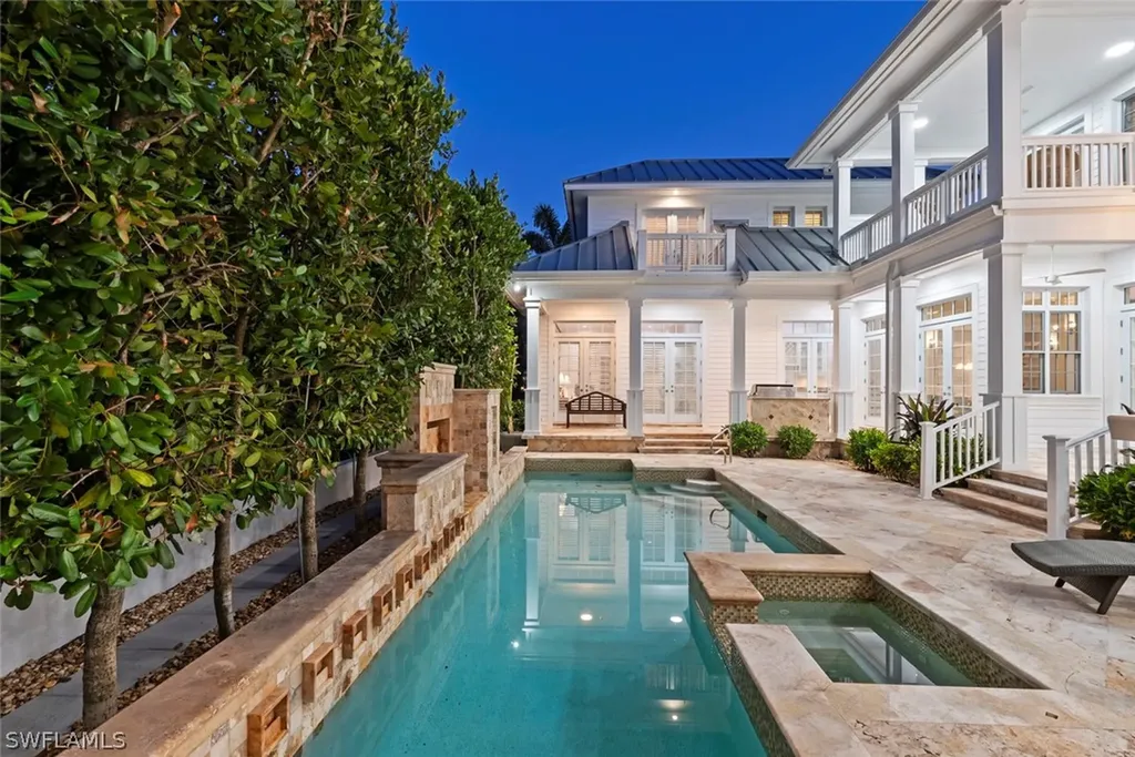 1551 Gulf Shore Boulevard S Naples FL 34102