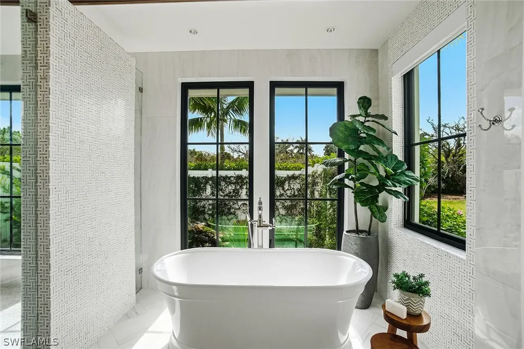 325 Cocohatchee Boulevard Naples FL 34110