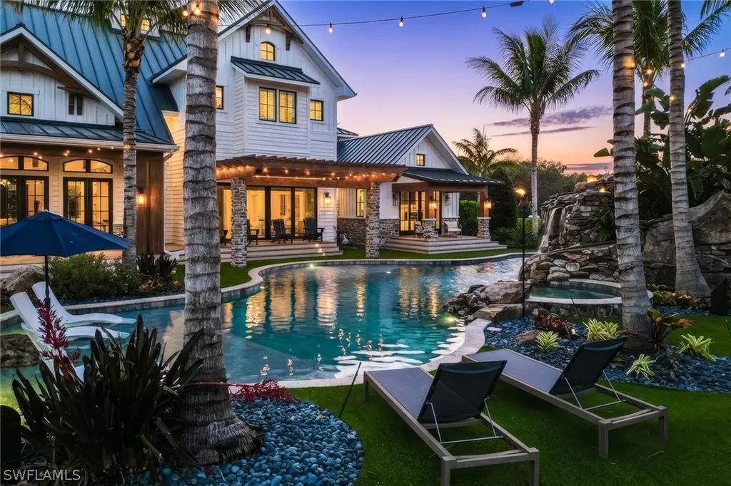 325 Cocohatchee Boulevard Naples FL 34110