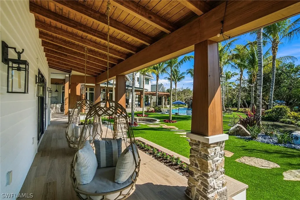 325 Cocohatchee Boulevard Naples FL 34110