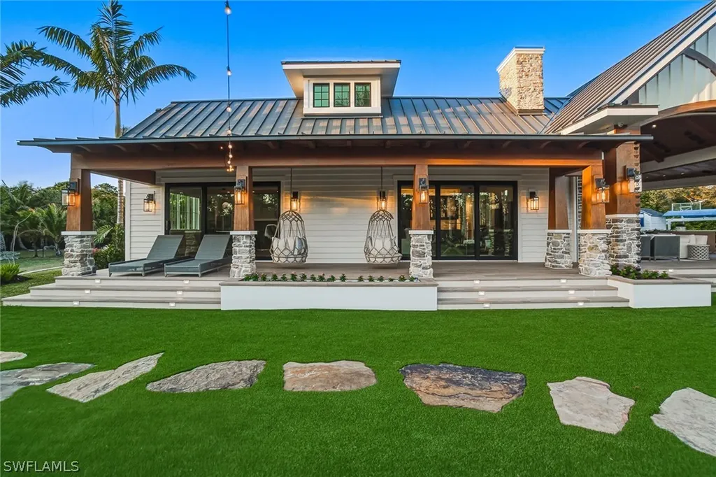 325 Cocohatchee Boulevard Naples FL 34110