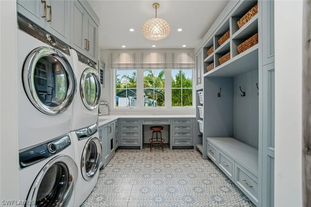 325 Cocohatchee Boulevard Naples FL 34110