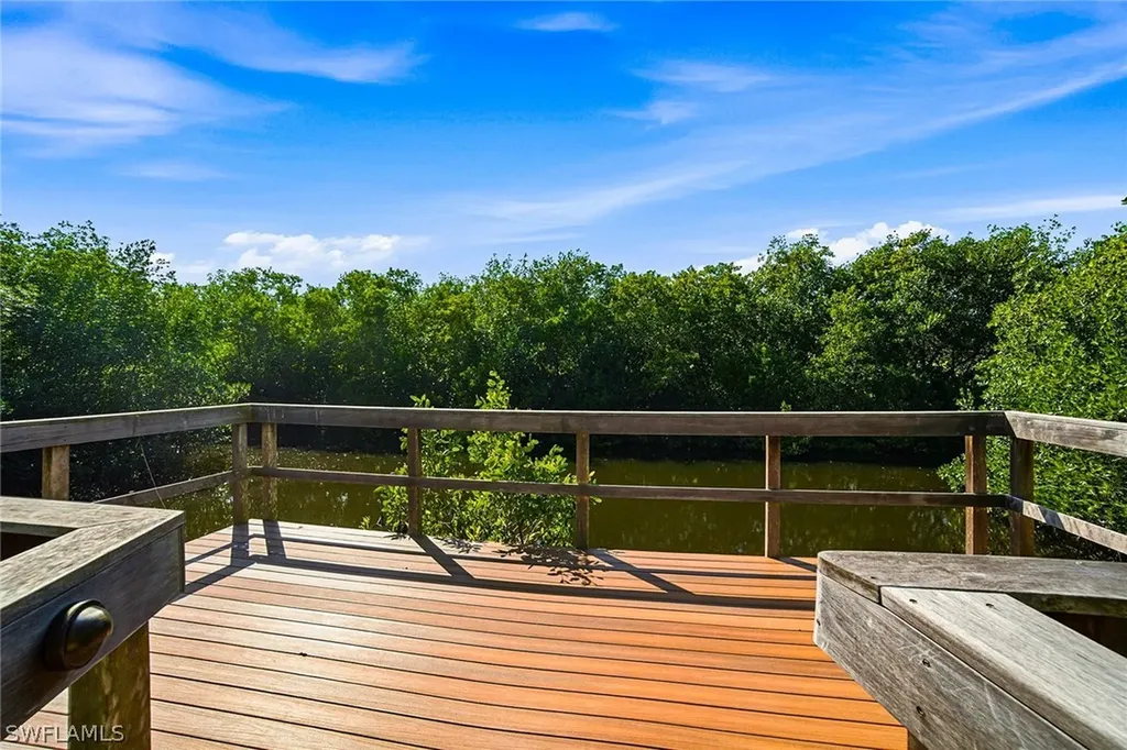 325 Cocohatchee Boulevard Naples FL 34110