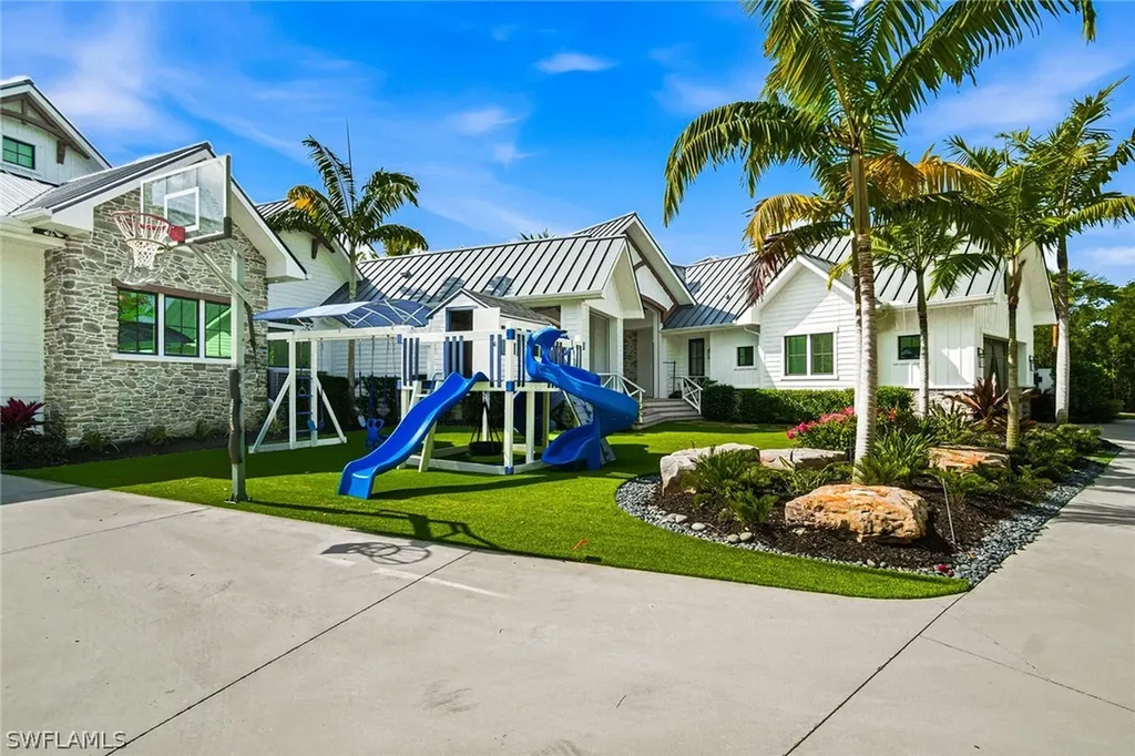 325 Cocohatchee Boulevard Naples FL 34110
