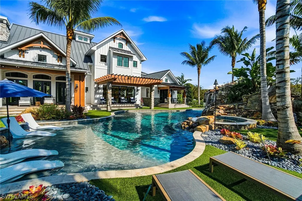 325 Cocohatchee Boulevard Naples FL 34110