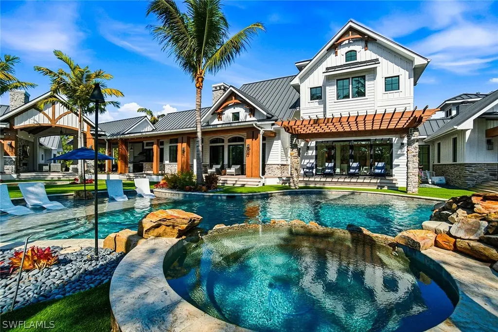 325 Cocohatchee Boulevard Naples FL 34110