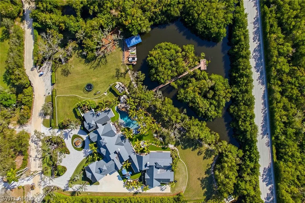 325 Cocohatchee Boulevard Naples FL 34110