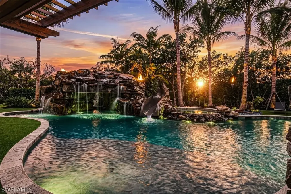 325 Cocohatchee Boulevard Naples FL 34110