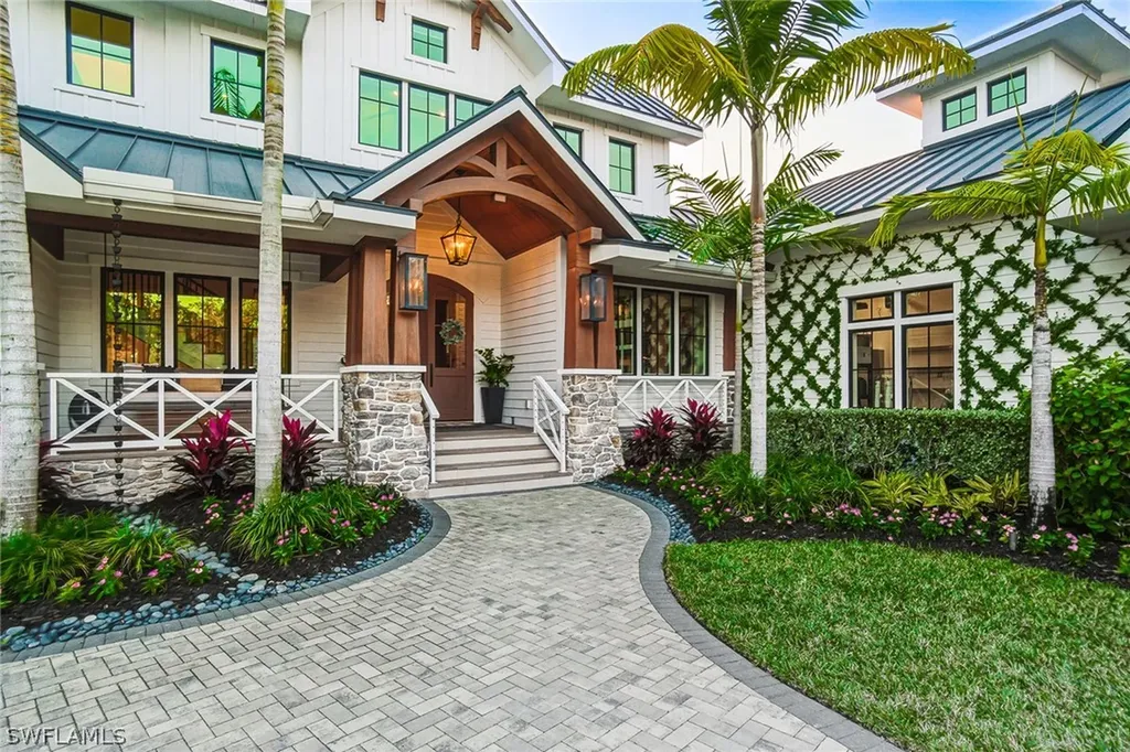 325 Cocohatchee Boulevard Naples FL 34110