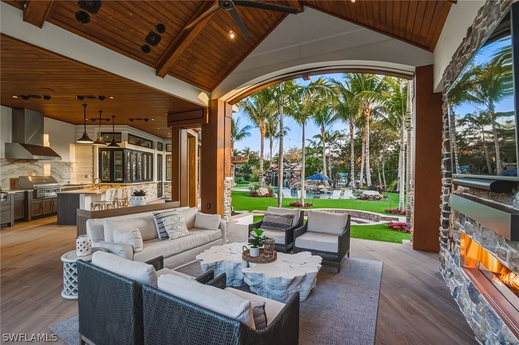 325 Cocohatchee Boulevard Naples FL 34110