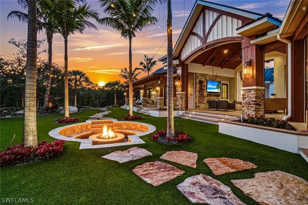 325 Cocohatchee Boulevard Naples FL 34110
