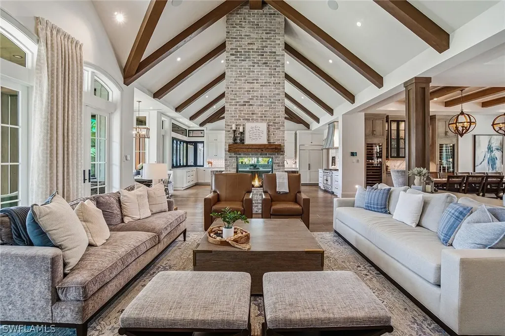 325 Cocohatchee Boulevard Naples FL 34110