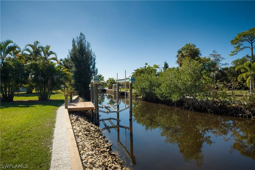 27257 Barbarosa Street Bonita Springs FL 34135