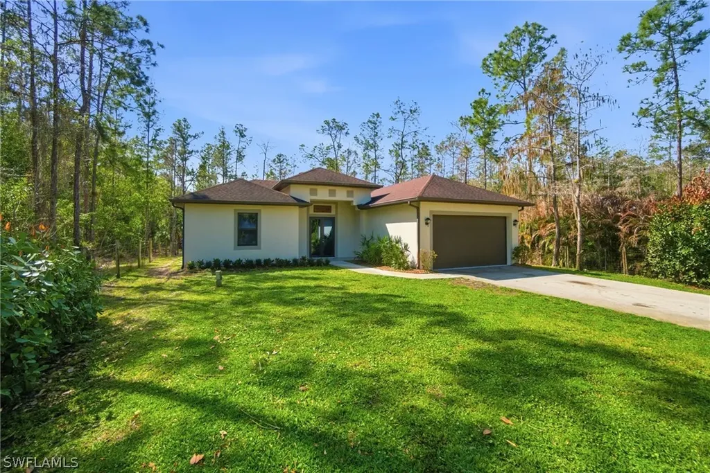 Naples FL, 4380 2ND Avenue NE