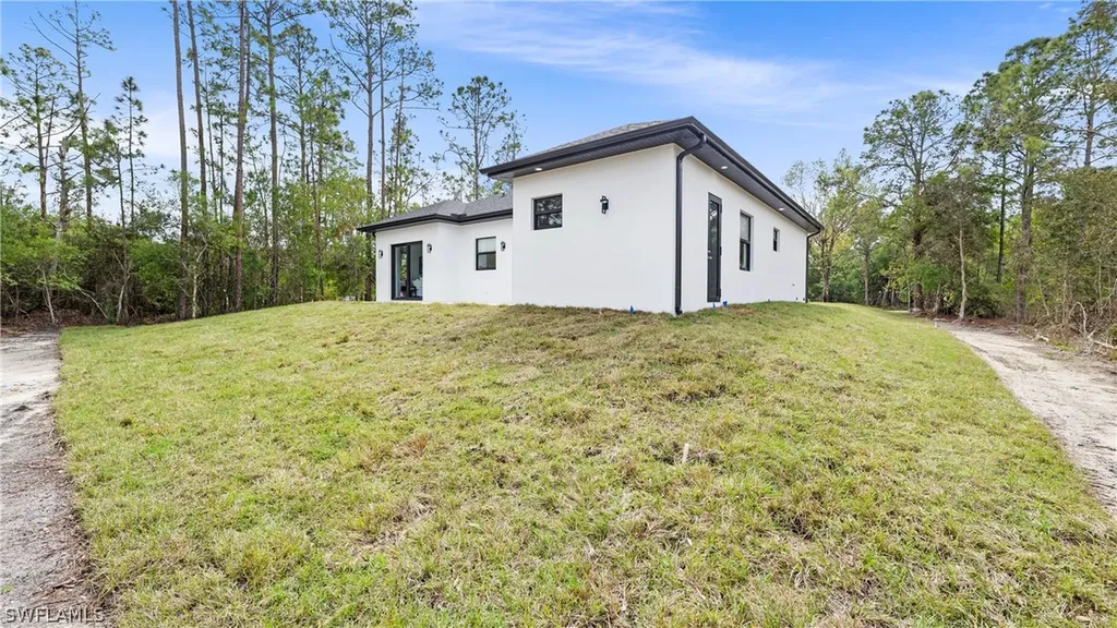 3335 66th Avenue NE Naples FL 34120
