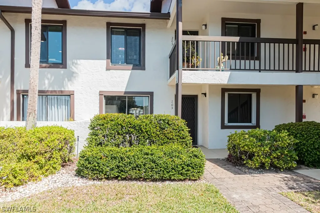 600 Misty Pines Circle Naples FL 34105
