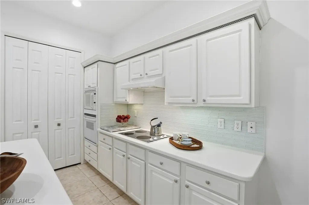 1737 Marsh Run Naples FL 34109