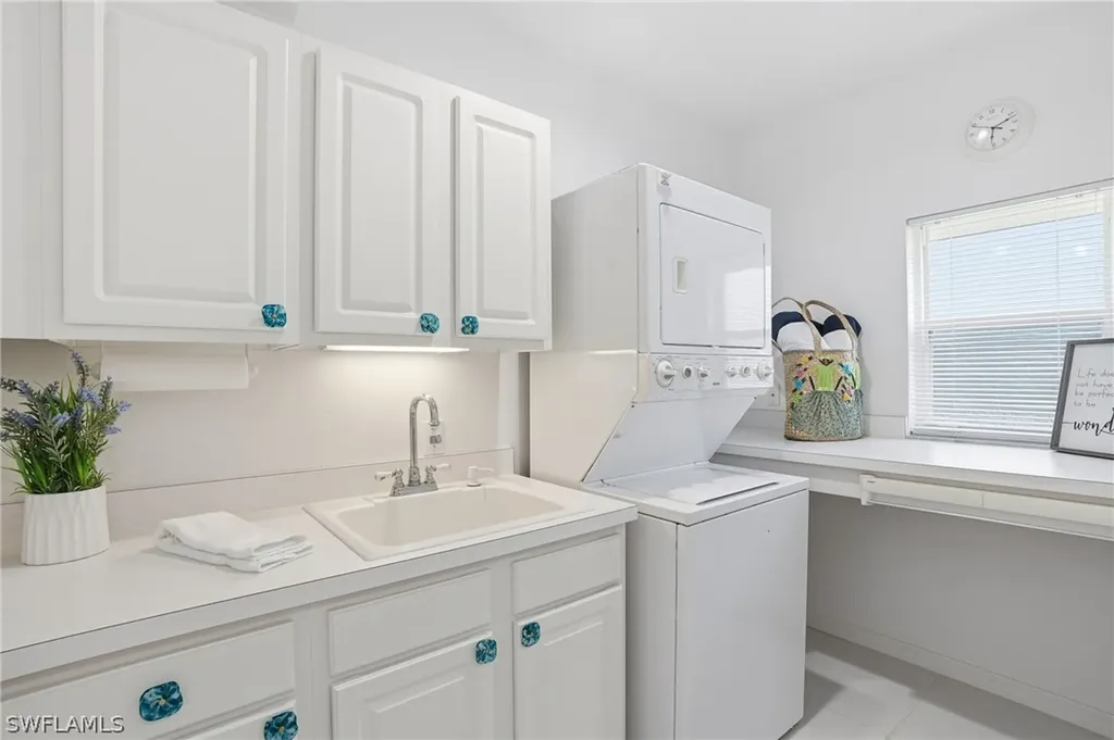 1737 Marsh Run Naples FL 34109