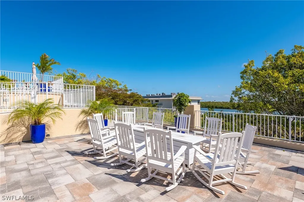 451 Bayfront Place Naples FL 34102