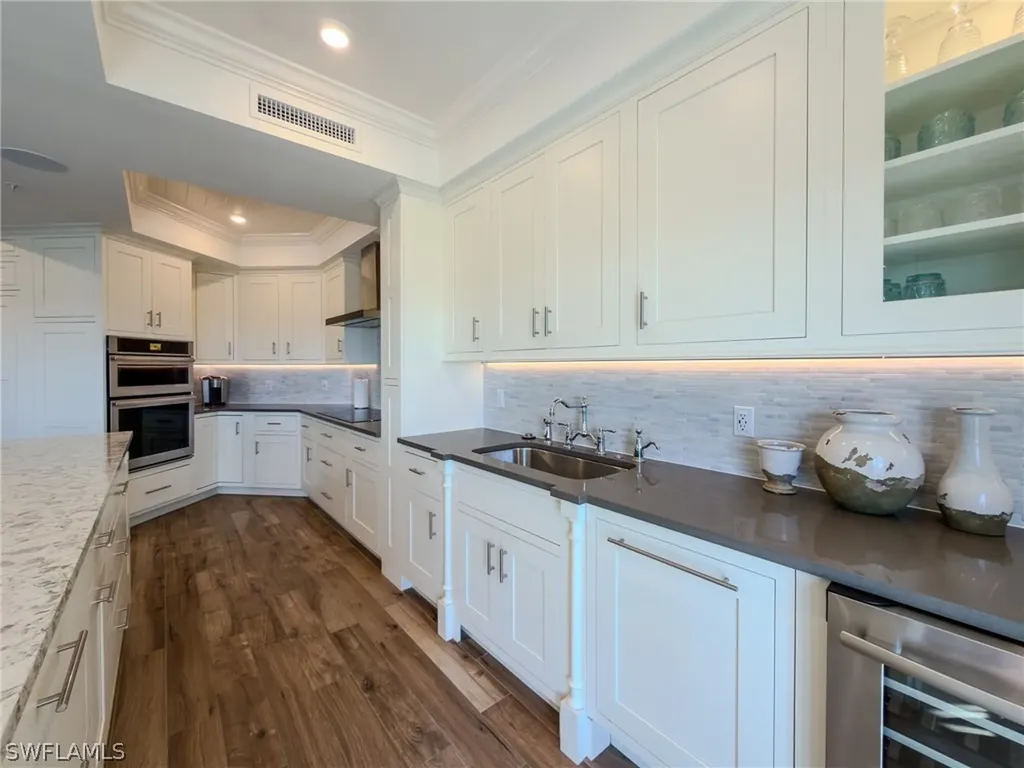 451 Bayfront Place Naples FL 34102