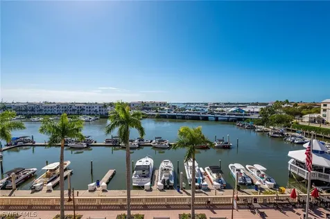 451 Bayfront Place Naples FL 34102