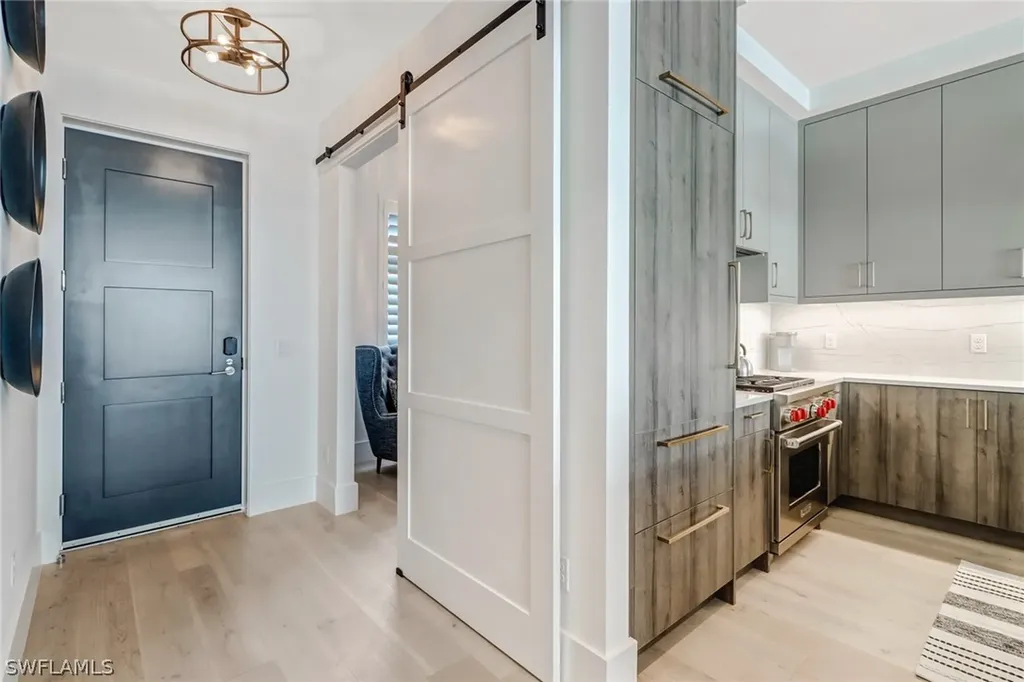 850 Central Avenue Naples FL 34102