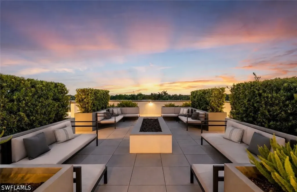 850 Central Avenue Naples FL 34102