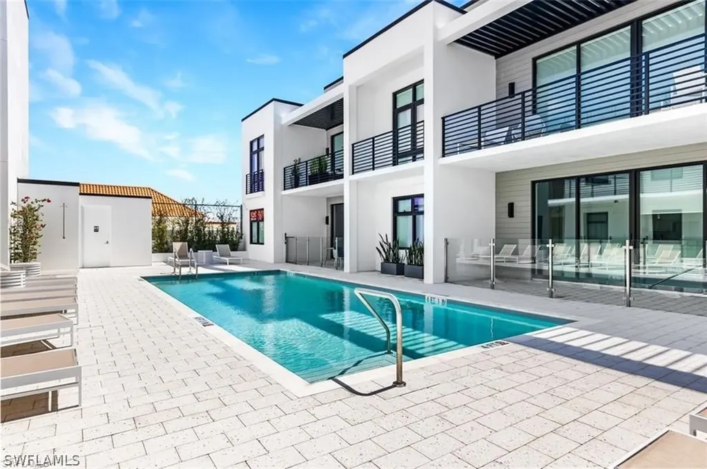 850 Central Avenue Naples FL 34102