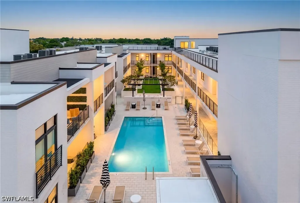 850 Central Avenue Naples FL 34102