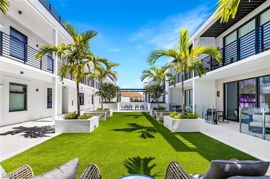 850 Central Avenue Naples FL 34102