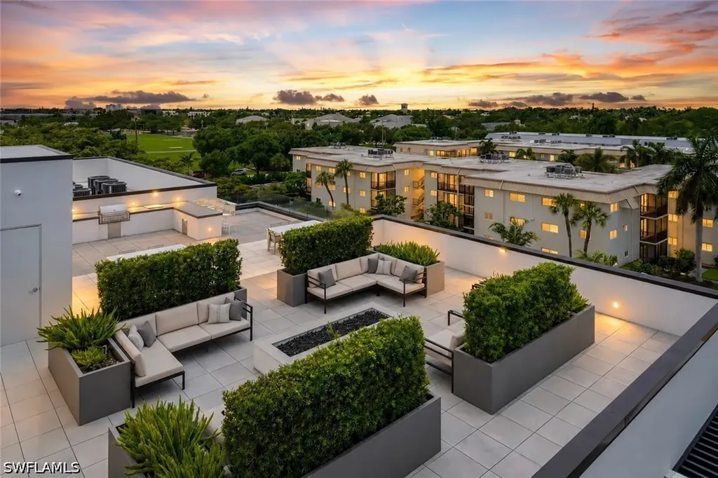 850 Central Avenue Naples FL 34102