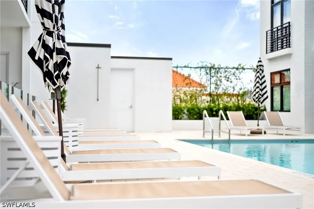850 Central Avenue Naples FL 34102