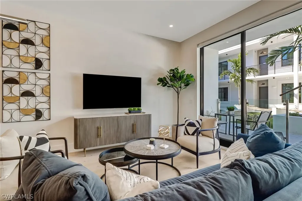 850 Central Avenue Naples FL 34102
