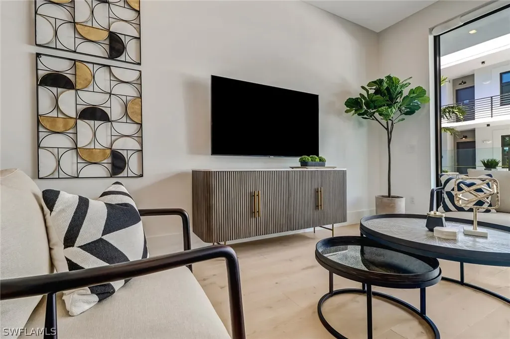 850 Central Avenue Naples FL 34102
