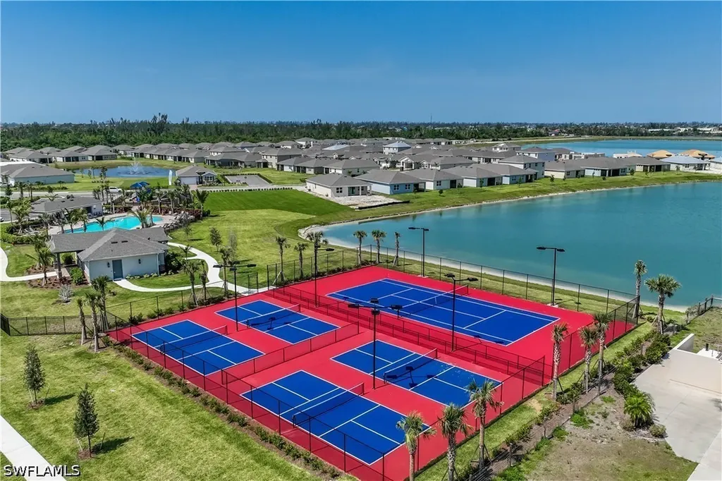 572 Spring Hill Lake Loop Cape Coral FL 33993