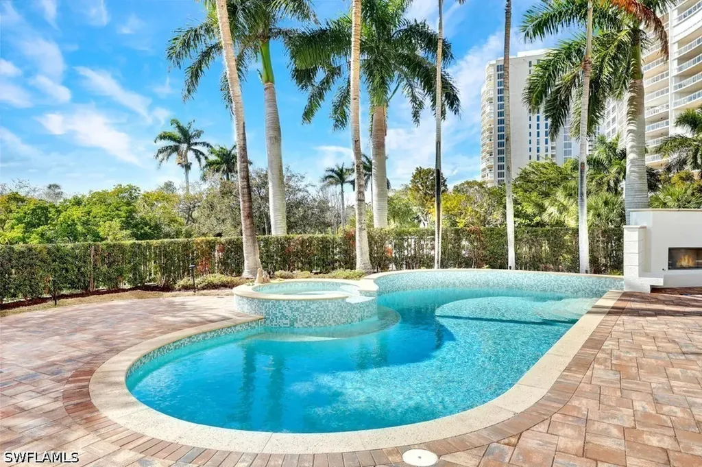 13675 Vanderbilt Drive Naples FL 34110