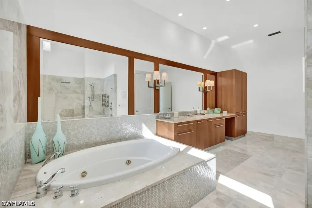 13675 Vanderbilt Drive Naples FL 34110