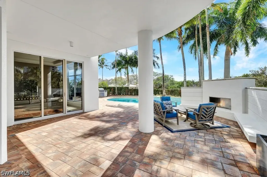 13675 Vanderbilt Drive Naples FL 34110