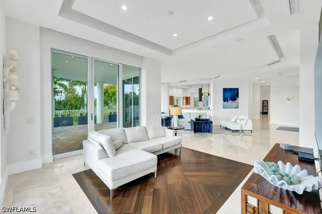 13675 Vanderbilt Drive Naples FL 34110