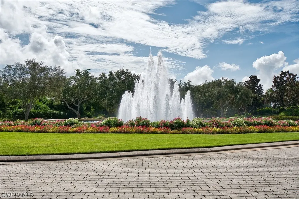 1717 Marsh Run Naples FL 34109