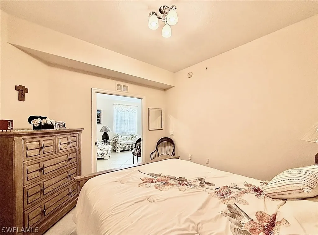 8450 Kingbird Loop Estero FL 33967