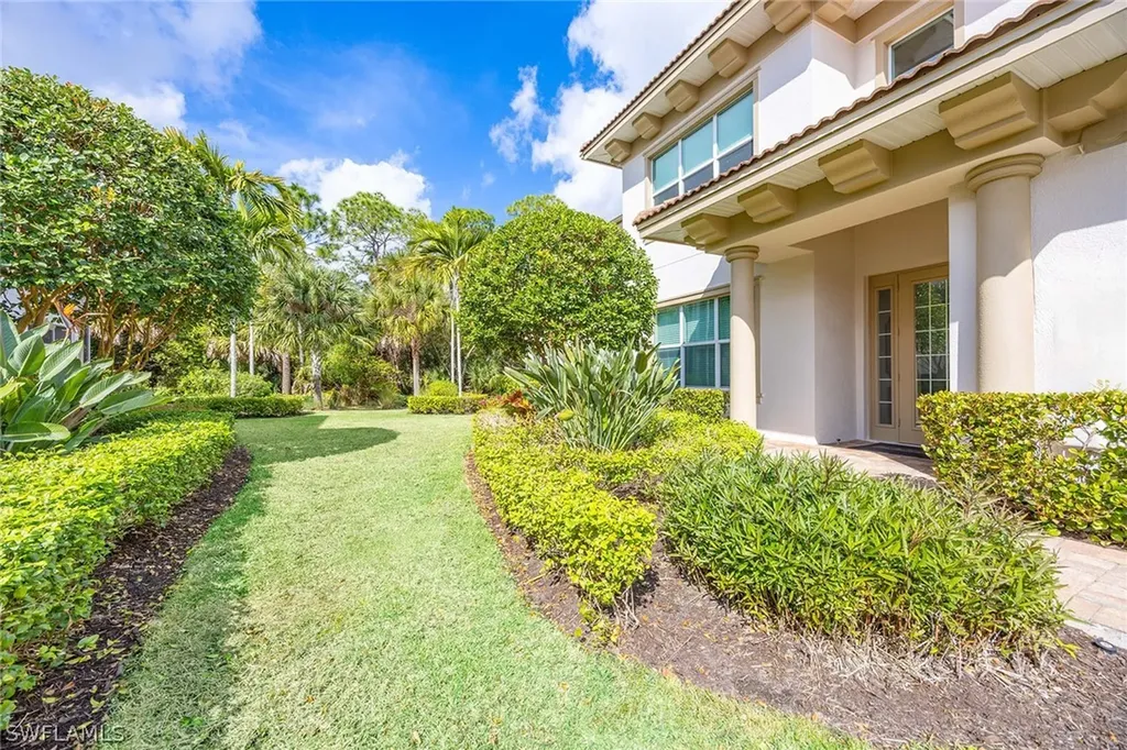 7825 Hawthorne Drive Naples FL 34113