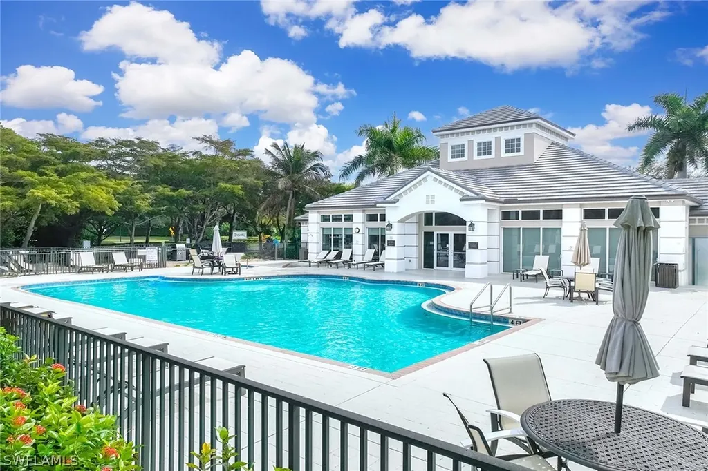 7825 Hawthorne Drive Naples FL 34113