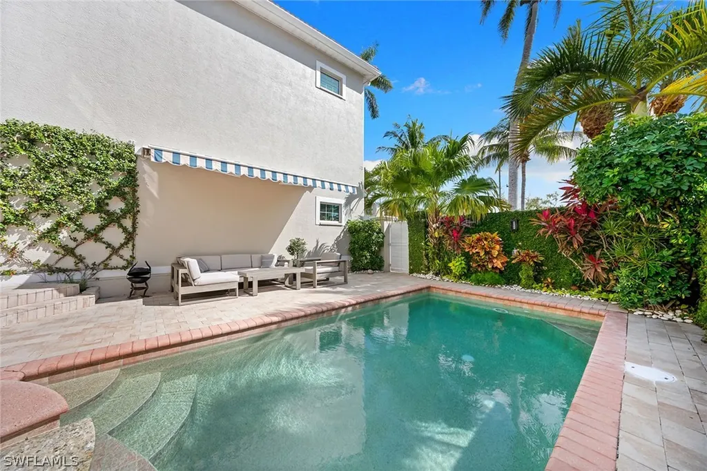 443 8th Avenue S Naples FL 34102