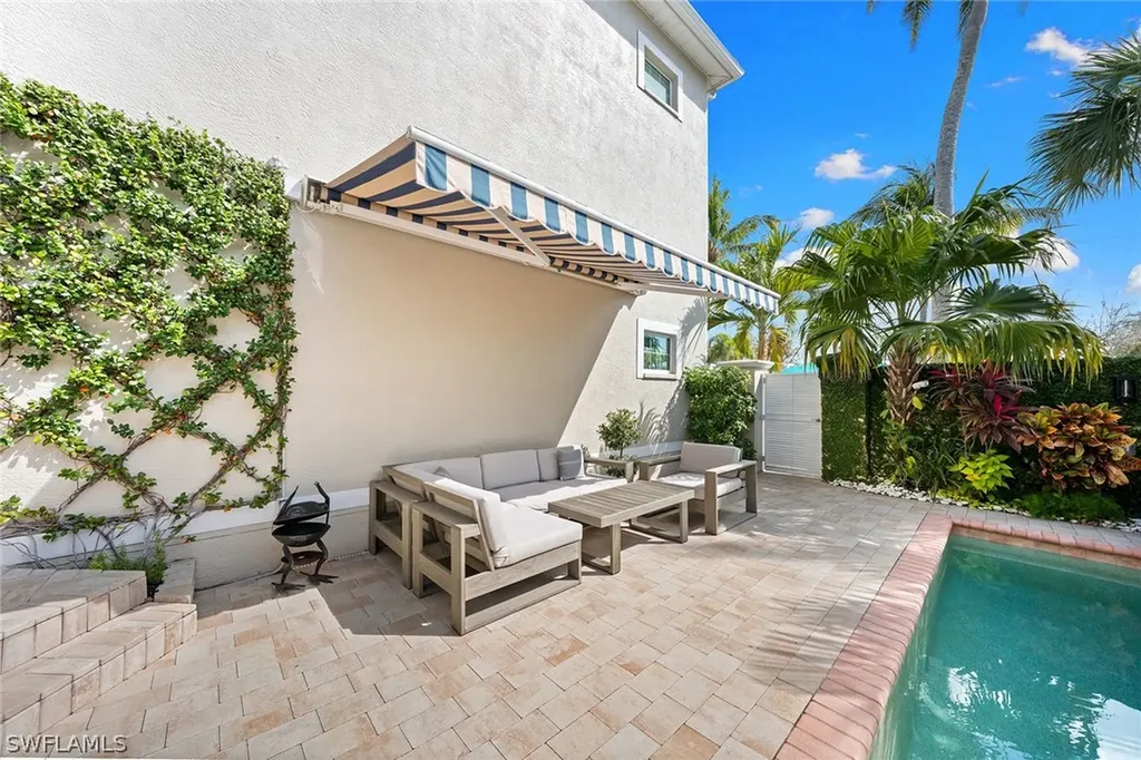443 8th Avenue S Naples FL 34102